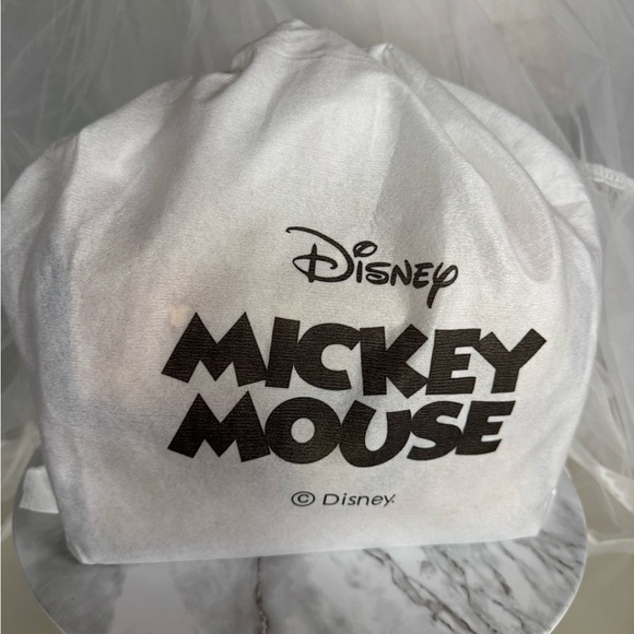 Disney Tan and Gold Crossbody or Shoulder  Bag with Quilted Design Minnie Mouse - Picture 13 of 14